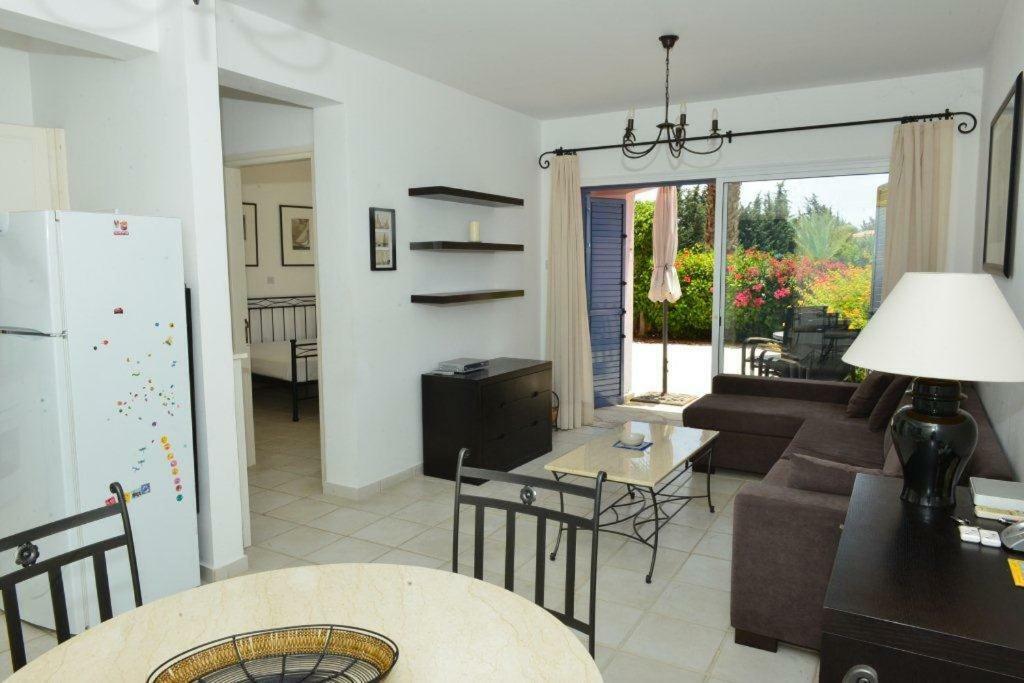 Limnaria Villas Sunny Garden Apartment Pafos Dış mekan fotoğraf