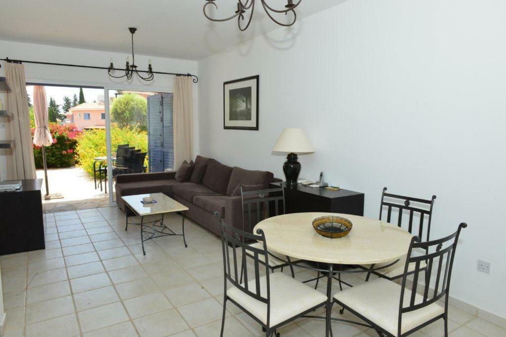 Limnaria Villas Sunny Garden Apartment Pafos Dış mekan fotoğraf